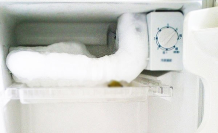 Nguyên nhân chính làm tủ lạnh bị chảy nước và cách khắc phục